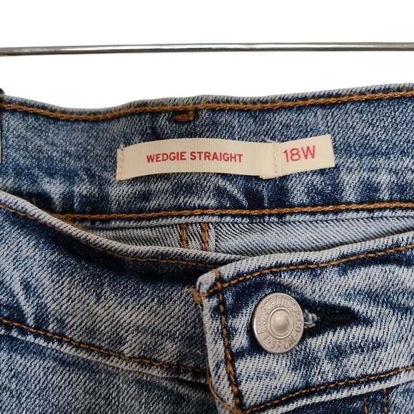 NWT Levi’s Wedgie Straight Distressed Jeans, 18w - Picture 2 of 5
